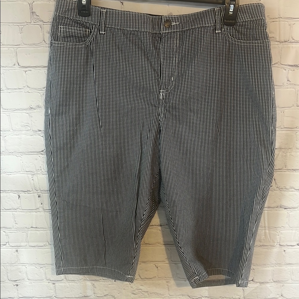 croft & barrow Black and White Micro-Check Capris